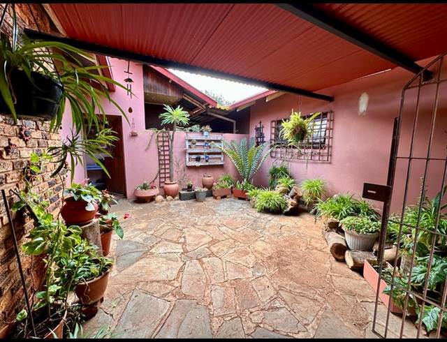 3 BEDROOM HOUSE FOR SALE IN THE ORCHARDS